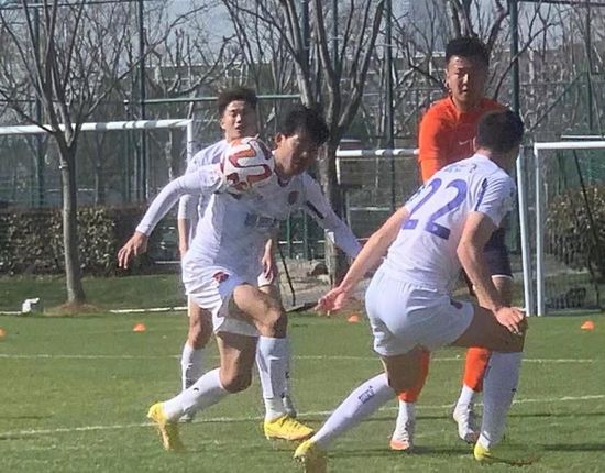 意甲-国米2-0拉齐奥3连胜4分领跑 劳塔罗图拉姆破门北京时间12月18日凌晨3:45，2023-24赛季意甲联赛第16轮，国米客战拉齐奥。